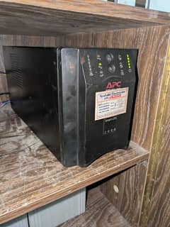 APC 1000 VA UPS