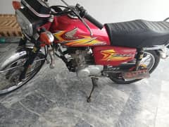 Honda 125 red colour first onwer standard condition  21 model