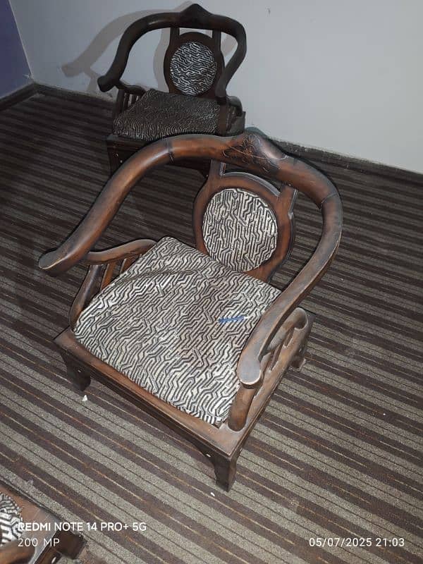 5 seater sofa set with table n side table 0