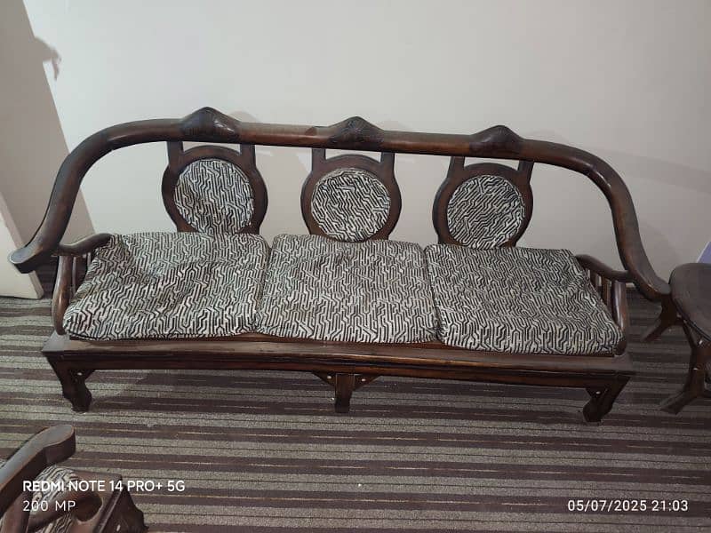 5 seater sofa set with table n side table 2