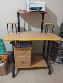 computer table mint condition