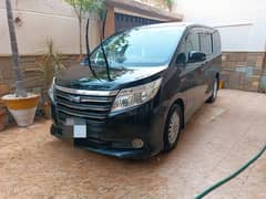 Toyota Noah 2014