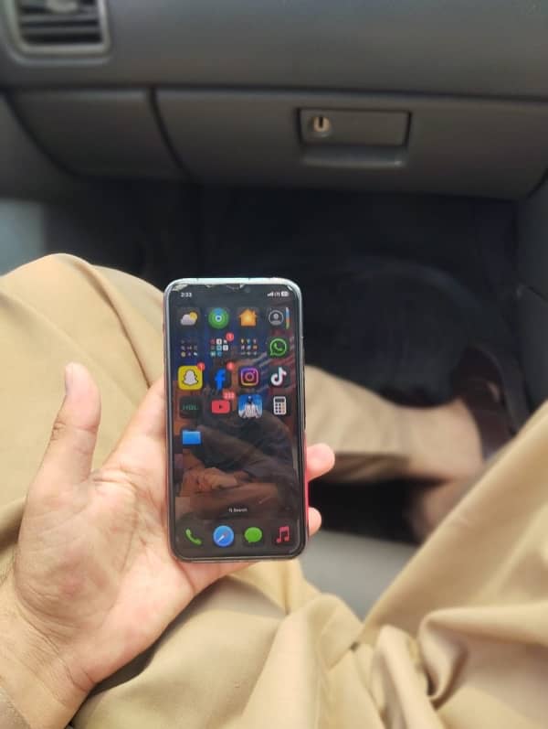 I phone 11 pro pta 1