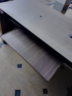 COMPUTER TABLE JUST FEW MOUNTH USED