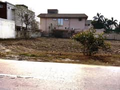 1 Kanal Top Location Plot No- 172 Block G Phase 6 DHA Lahore For Urgent Sale