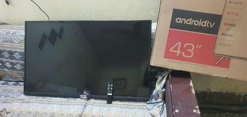 Tcl 43 inche android led with original voice remote wal stand box 2
