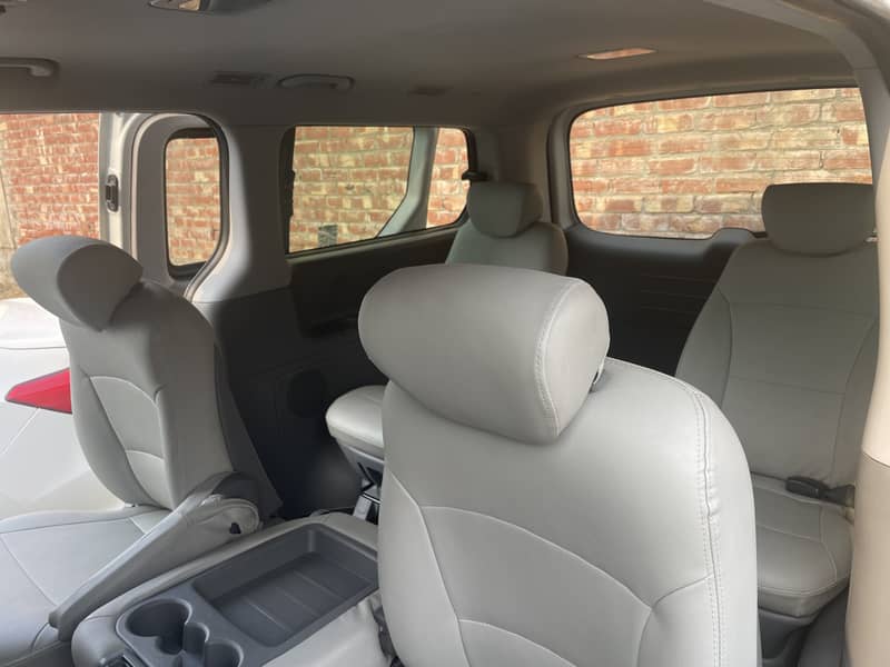Lahore Rent a car - Hyundai Grand Starex, Toyota Corolla 8