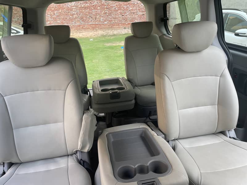 Lahore Rent a car - Hyundai Grand Starex, Toyota Corolla 10