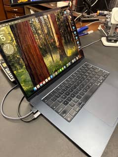 Macbook air M2 15 inch 2023 8/256 with box