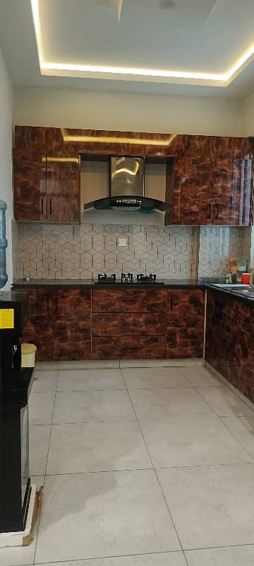 Building with Basement+Ground+4 2