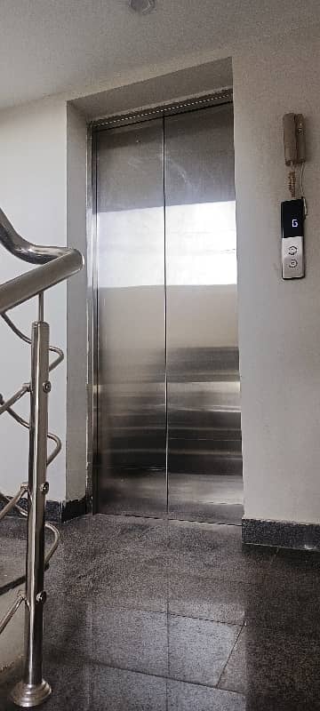 Building with Basement+Ground+4 18