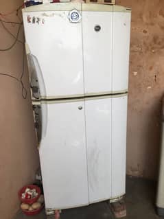 Fridge all ok he chalne me size b bara he lene wale rabta karen