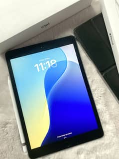 iPad 10.2" 7th gen 128 gb with pencil and box accessories