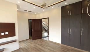 Central Park Housing Scheme House For Sale Sized 10 Marla