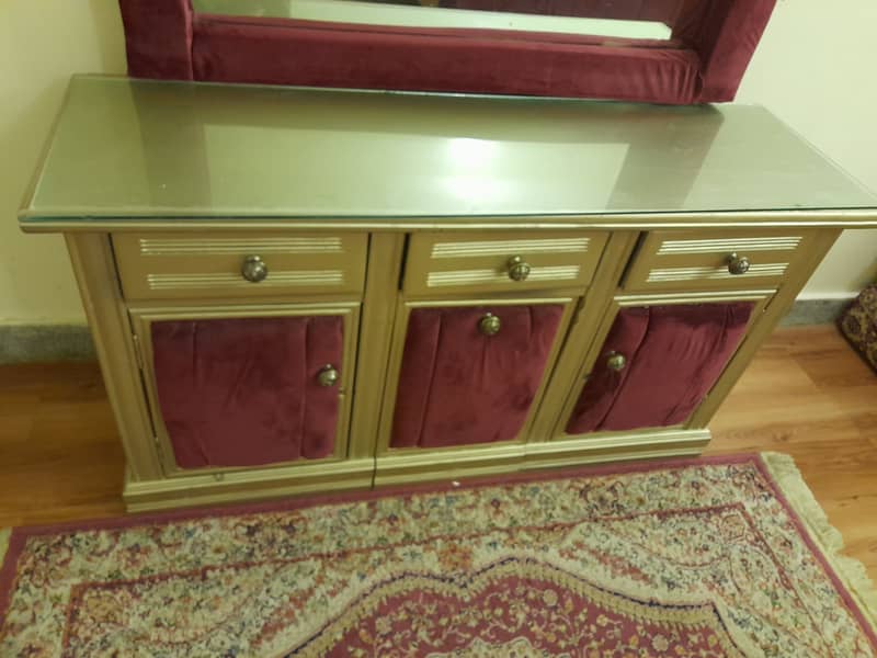 Hot Deal:Bed Set with 2 Side tables,Dressing Table, Mirror & Mattress 1
