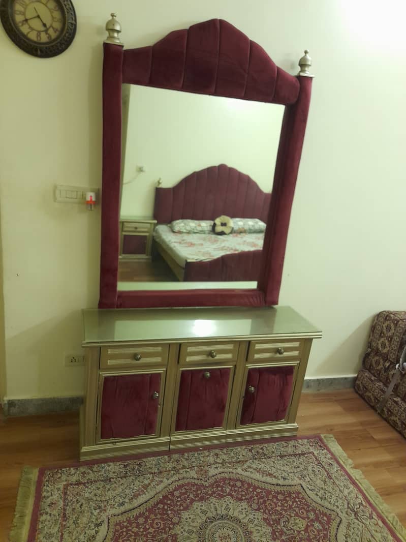 Hot Deal:Bed Set with 2 Side tables,Dressing Table, Mirror & Mattress 2