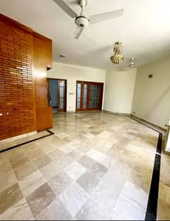 G-11/2 Size 40*80 Beautiful Upper Portion For Rent