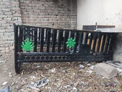ye jungla for sale he bhg mazboot bna hua he