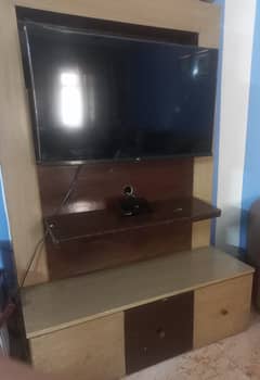 Tv console in good condition for sale. Pick up only. Condition 10/10