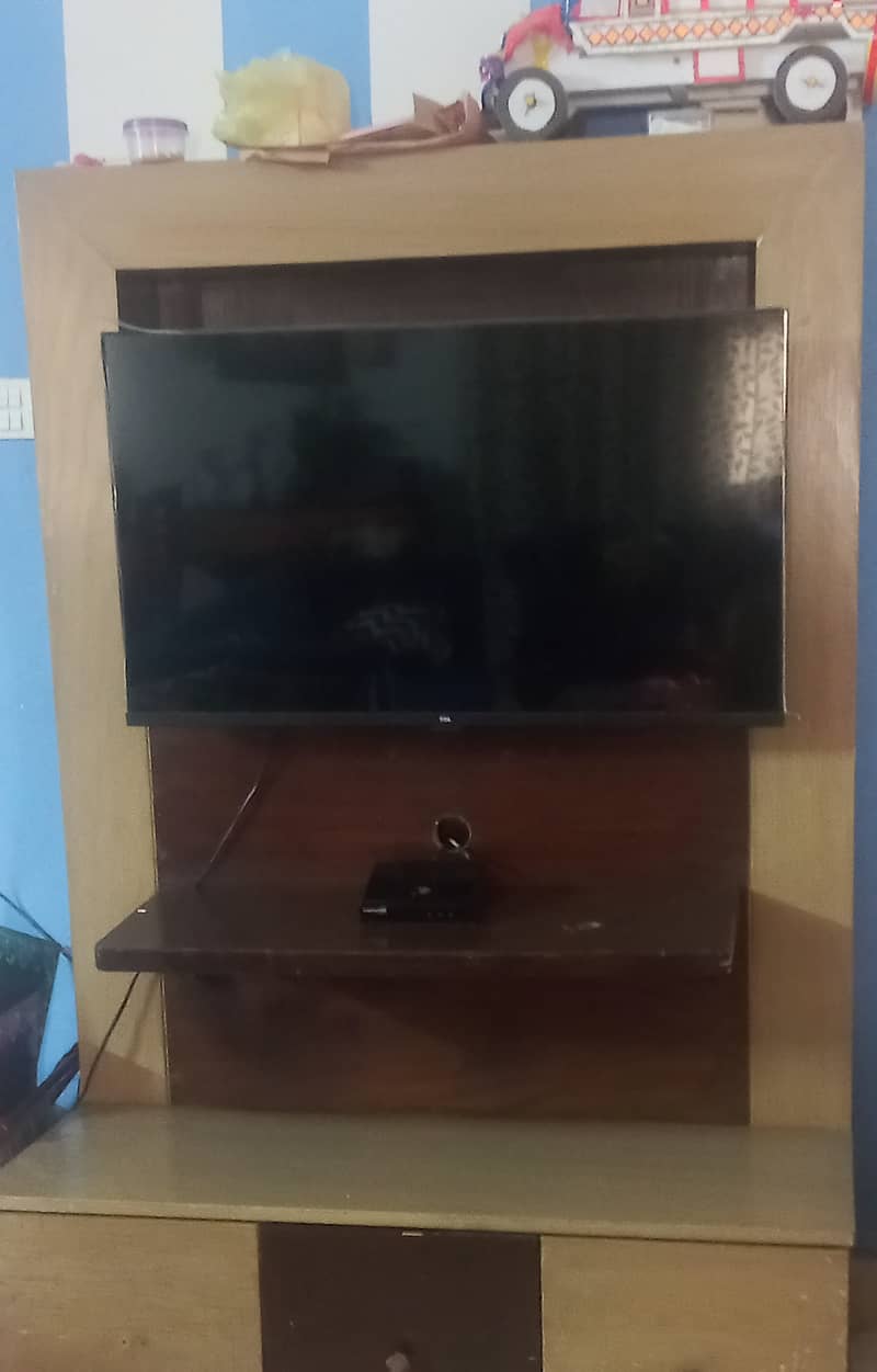 Tv console in good condition for sale. Pick up only. Condition 10/10 2