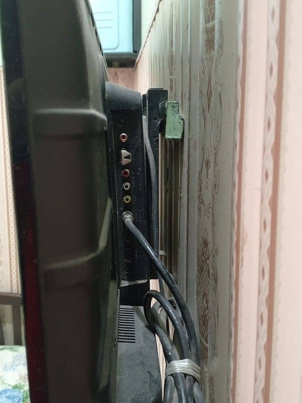 LCD with USB port (TCL) 2