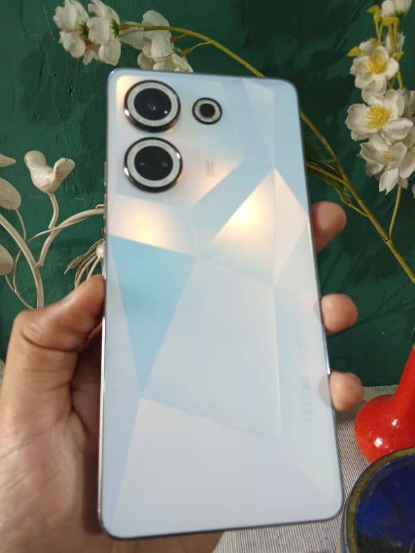 Tecno Camon 20 Panel need to replace 1
