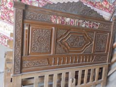 Bed and shokis and 2 table with bed