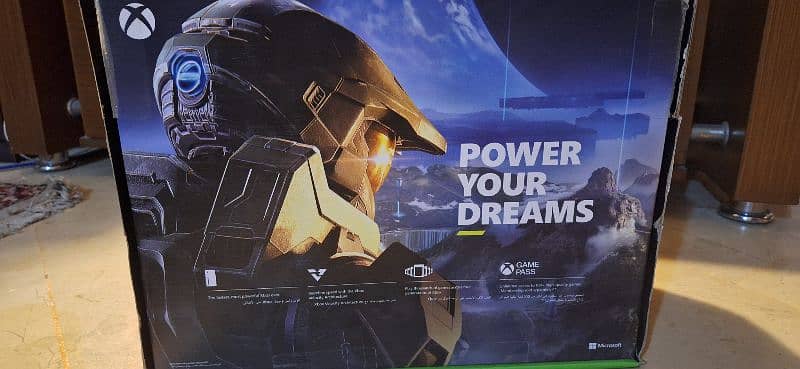 xbox series x , with box wireless headset and 2 controllers 4