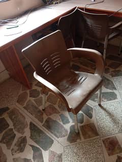 5 plastic chairs in Good Quality and table