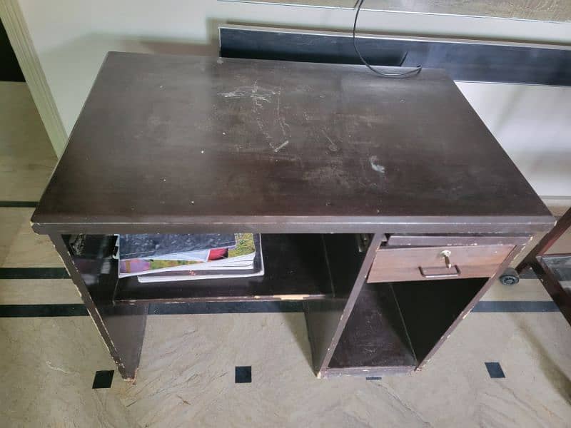 Computer Table Available  In reasonable price , must buy 1
