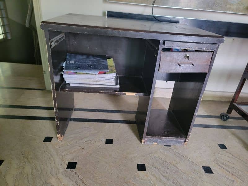 Computer Table Available  In reasonable price , must buy 2