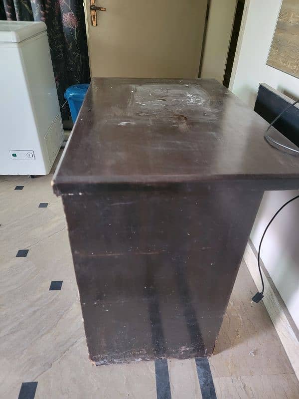 Computer Table Available  In reasonable price , must buy 3
