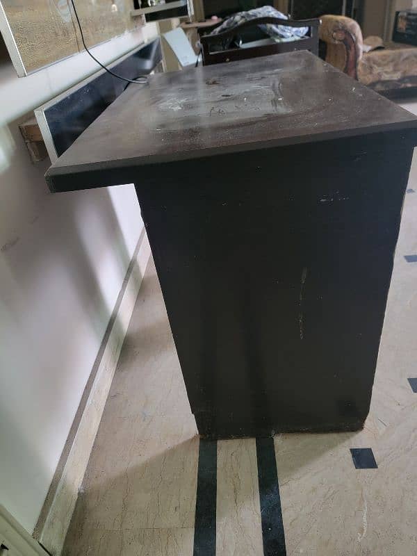 Computer Table Available  In reasonable price , must buy 4
