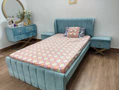 bed set / dressing table