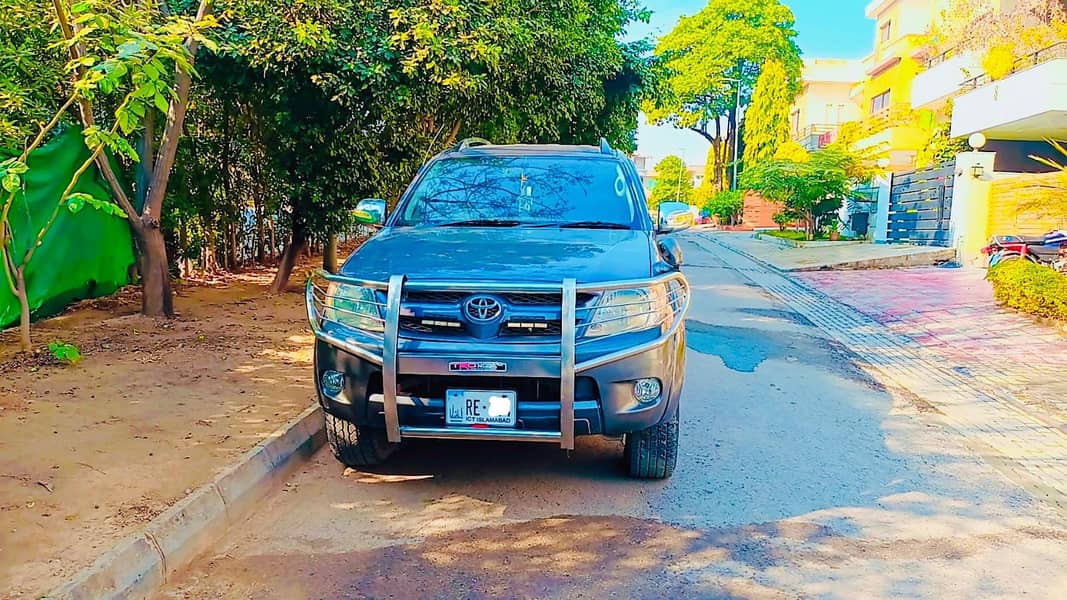 Toyota Hilux Vigo G 2011 Model 9
