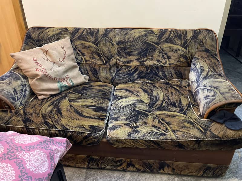 Sofa set in Good Condition 2