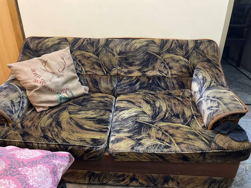 Sofa set in Good Condition 3