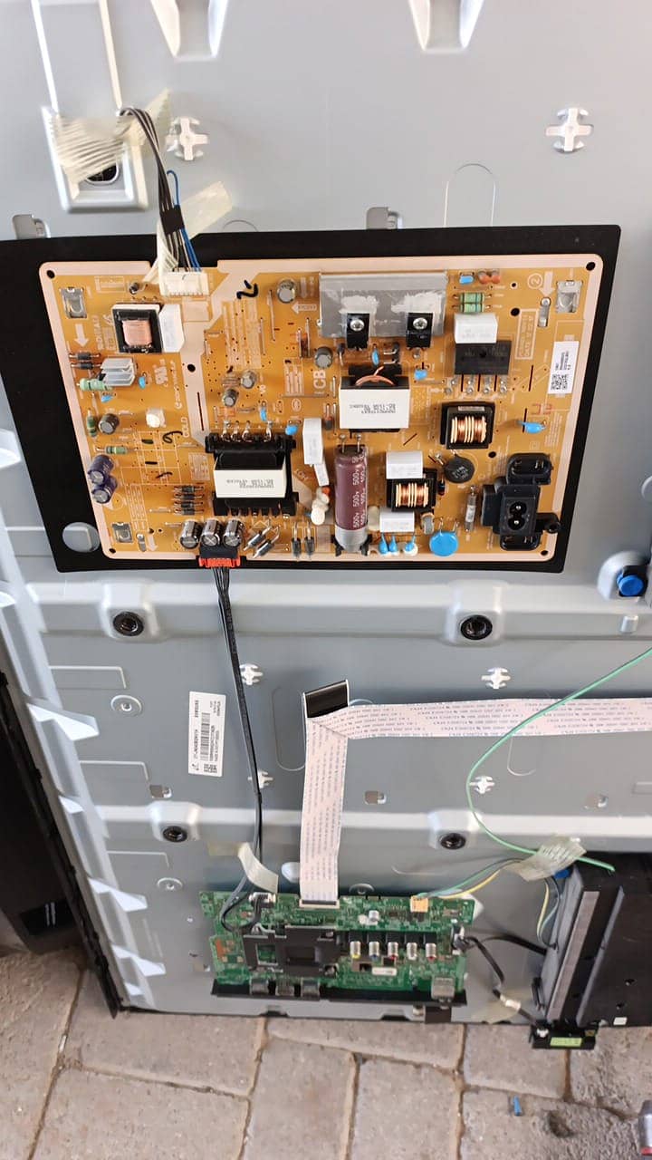 LCD. LED Repairing Call. 03332613082 Karachi Home Services 3