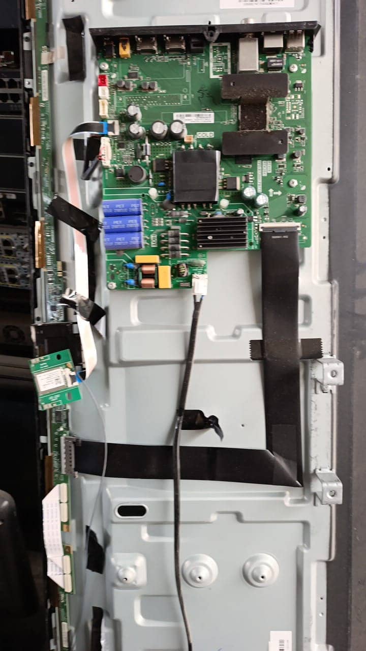 LCD. LED Repairing Call. 03332613082 Karachi Home Services 4