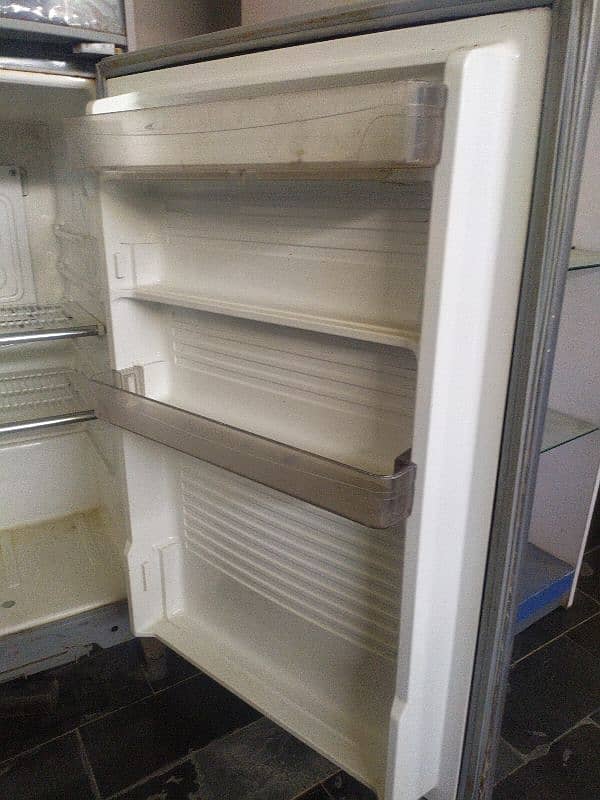 Dawlance Medium Size Fridge, Good Condition, In use, 3
