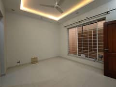 BEAUTIFUL UPPER PORTION AVAILABLE FOR RENT