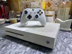 Xbox oneS 1tb with GTA5, Just Cause 3, battle field 1, assassin's cr. .