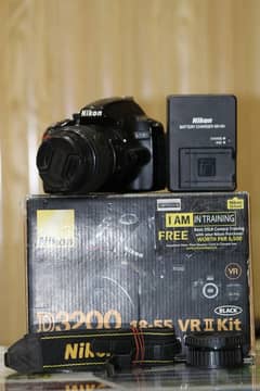 Nikon d3200 with 18-55mm lens and box