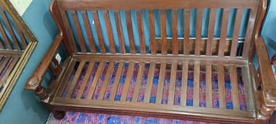 Purani Lakri Ka sofa hai