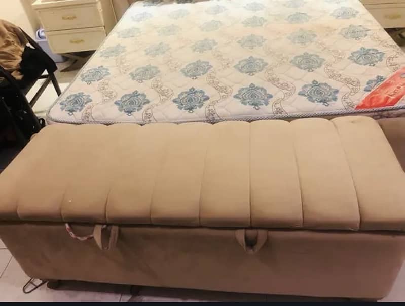 Bed set with side tables and Otoman , dressing  and spring mattress 2