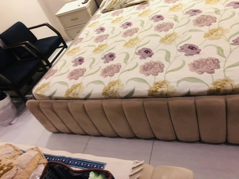 Bed set with side tables and Otoman , dressing  and spring mattress 7