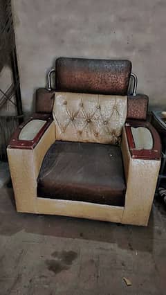 Sofa Set is urgent Available for sale in low price