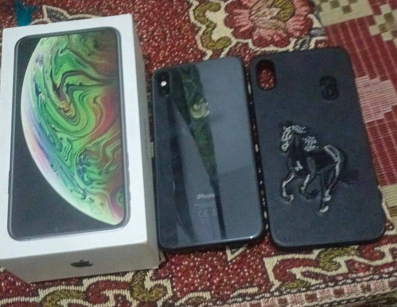 iPhone xs max good condition with box and original cabale 1