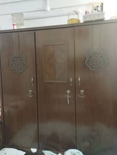 wardrobe/ cupboard
