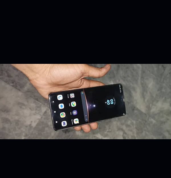 Motorola edge 40 8/256 in display dot with box 4